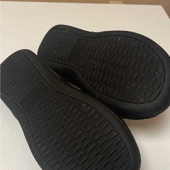 Adjustable Slippers - Picture 2 of 3